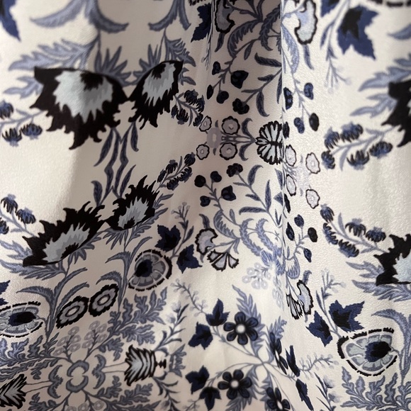 LIKE NWOT VINCE CAMUTO SIZE 2 FLORAL MAXI KEYHOLE BELTED DRESS - Picture 4 of 6